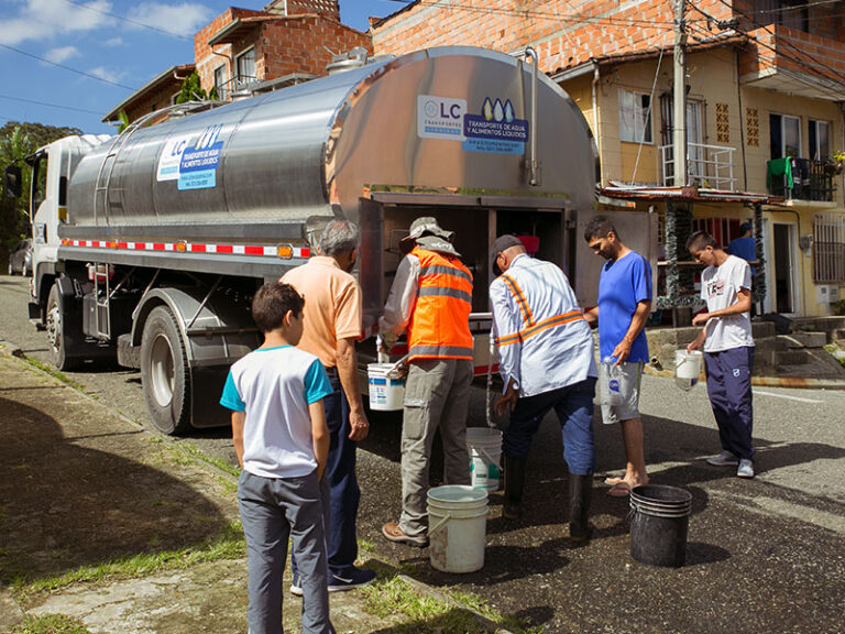 carrotanque-camion-cisterna-agua-potable-alquiler-11